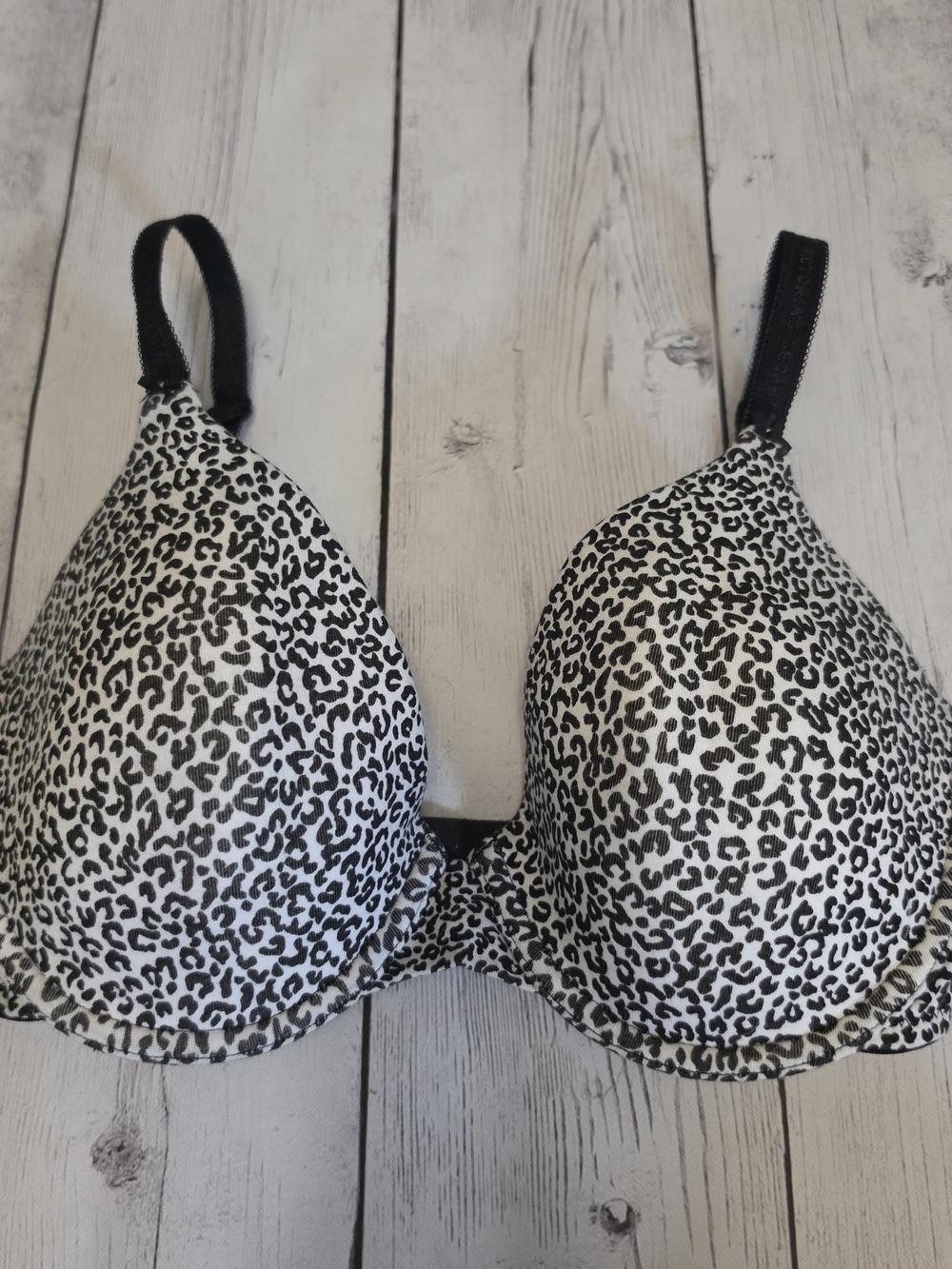 Victorias Secret Perfect Shape TShirt Lightly Lined Leopard Bra 32DD